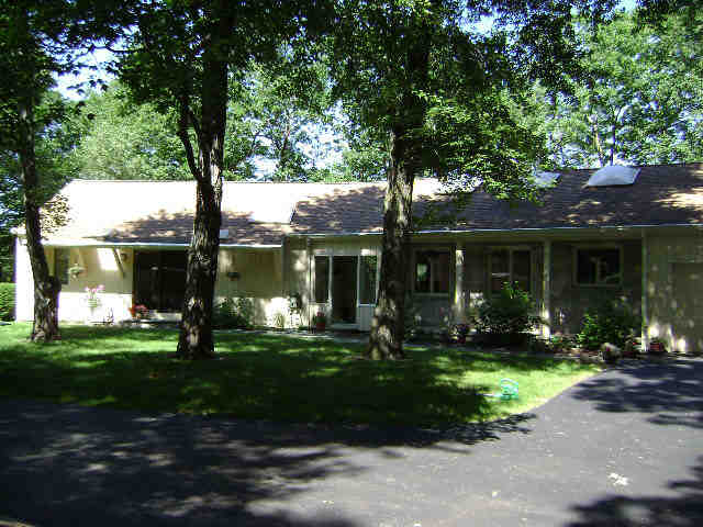 Building photograph for 104 LONG MEADOW RD